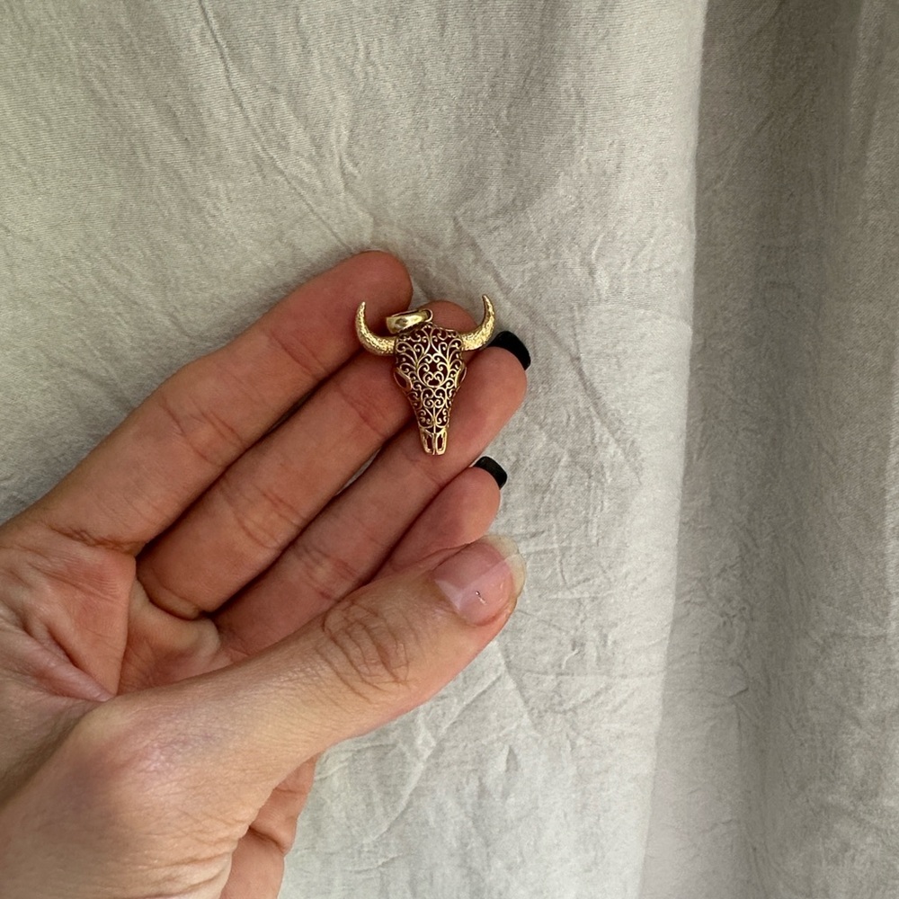 Gold Bull Skull pendant - Picture 3 of 7